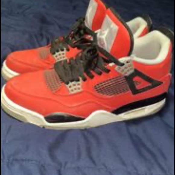 Jordan 4 toro bravo